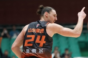 实用！斯蒂尔18分钟9中7砍下24分7板 罚球9中9