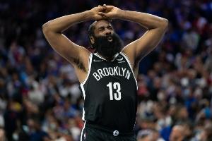 为何越来越多球员倒在“腿筋”上？这是NBA与身体极限的博弈结果